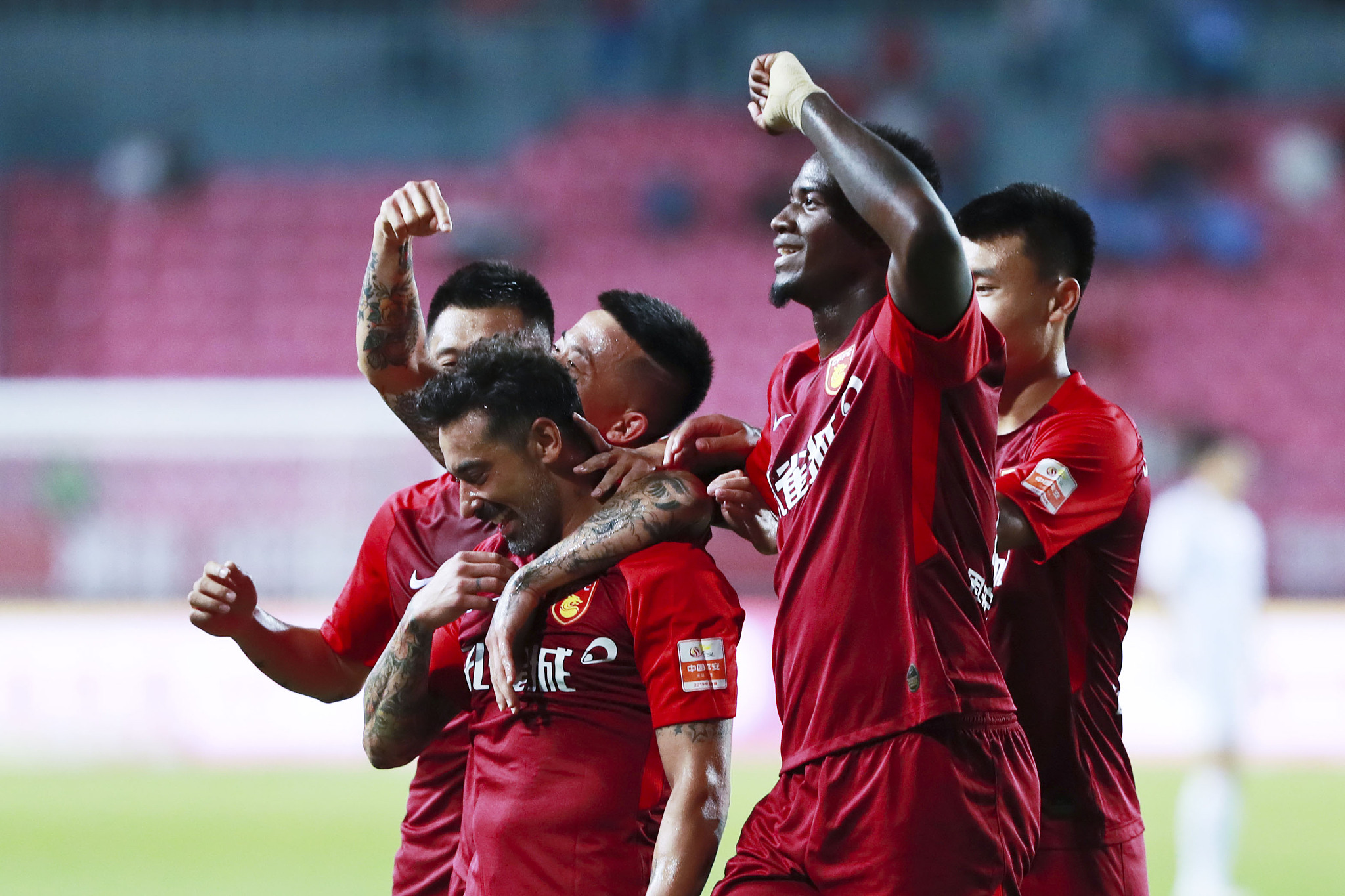 曼城英超33分紧追阿森纳，五项数据领跑联赛