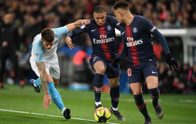 懂球帝海报：十载白巷，东方之光