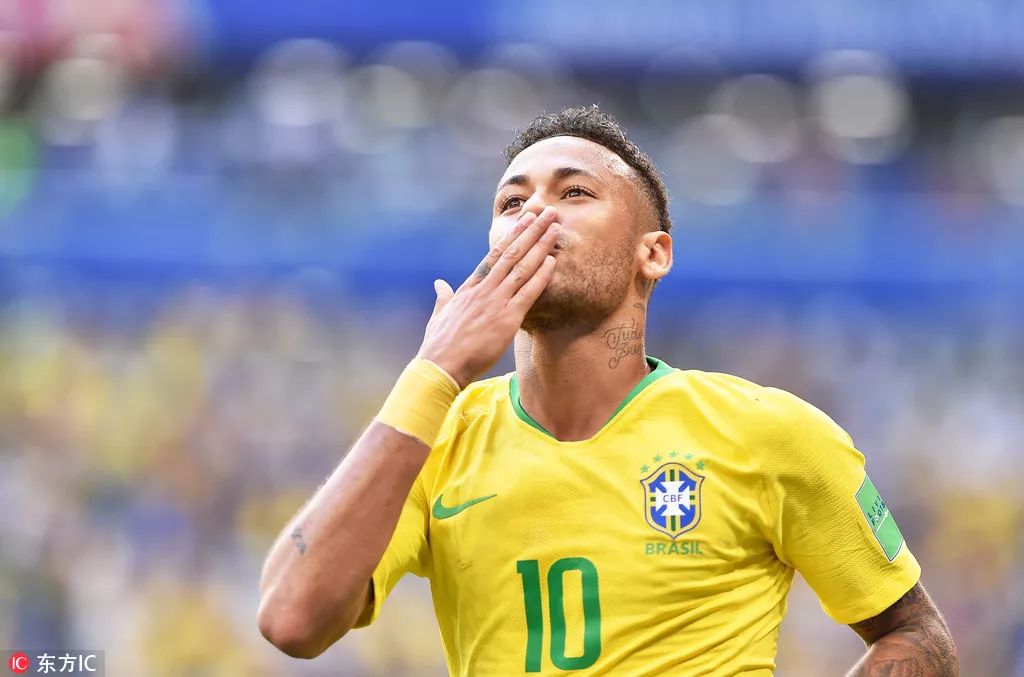 官方：穆尔豪斯与曼联续约3年，并租借加盟莱顿东方