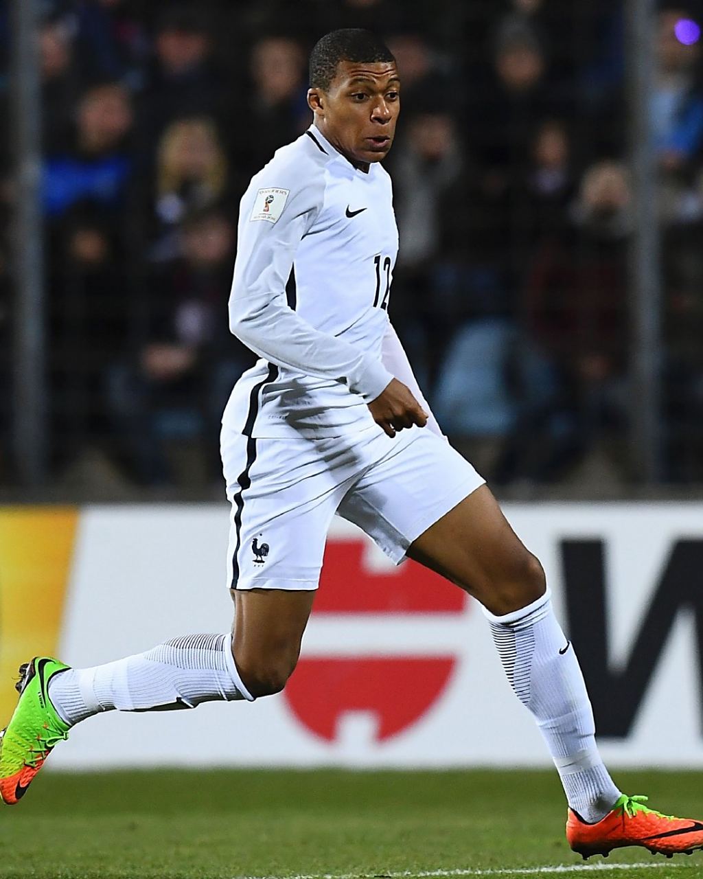 新鹏城官方：埃杜-加西亚将在合同期满后正式离队（新鹏城官宣：埃杜-加西亚合同到期后离队）